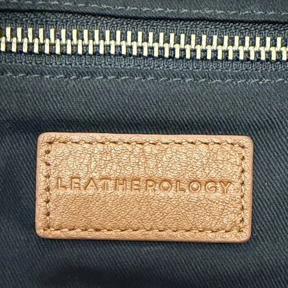 Leatherology Tote Bag with Pouch - Picture 2 of 11